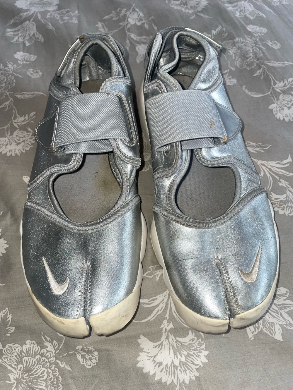 Nike air rift metallic Silver Split-Toe Athletic Shoes mens 7/womens 8.5 yr2011